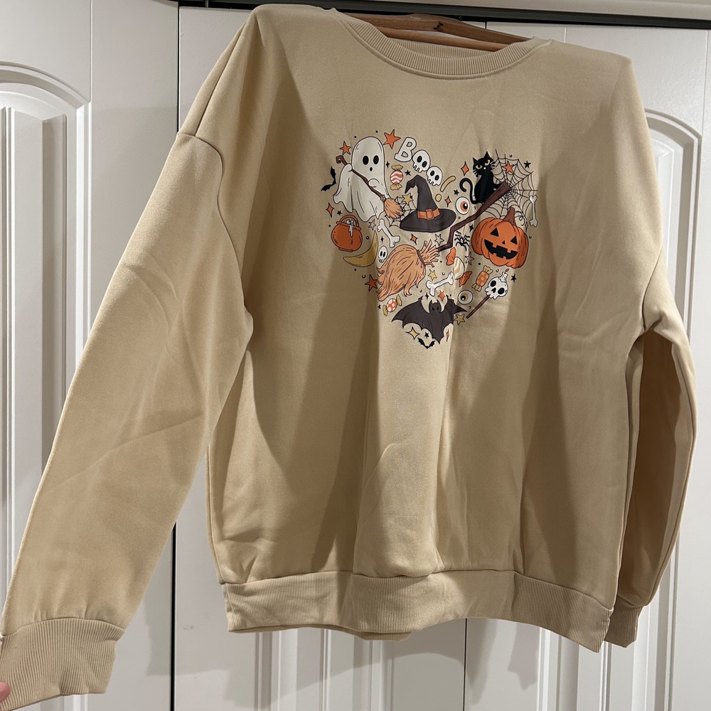 SHEIN Beige Halloween Heart Graphic Sweatshirt